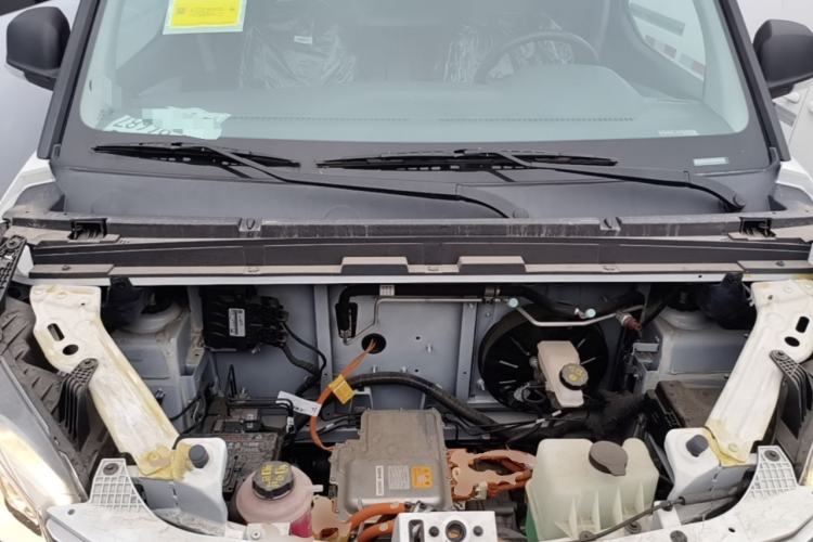 Used SAIC MAXUS EV30 2023 Pure-Electric Smart Logistics Expert with Long Wheelbase Guoxuan Engine Bay
