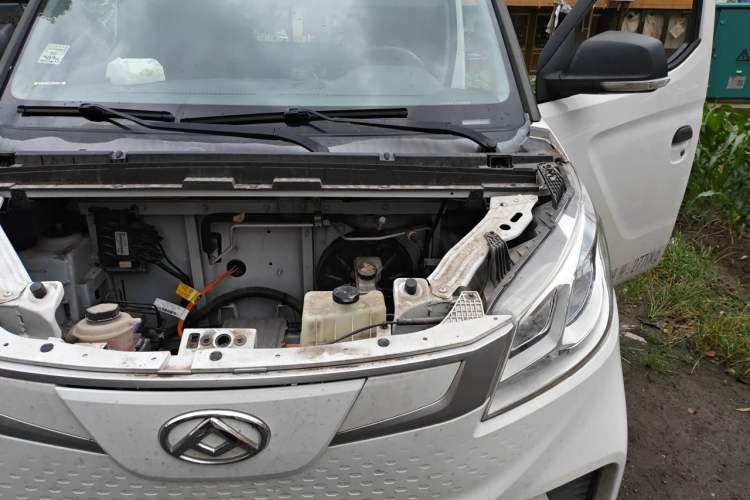 Used SAIC MAXUS EV30 2023 Pure-Electric Smart Logistics Expert with Long Wheelbase Guoxuan Engine Bay Left