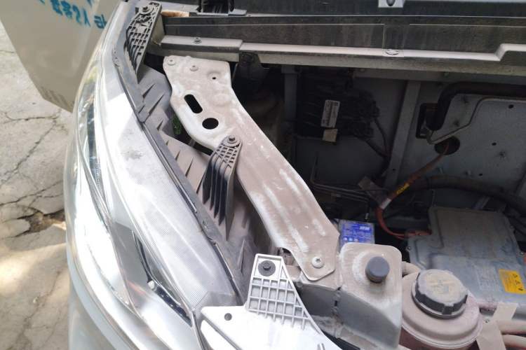 Used SAIC MAXUS EV30 2023 Pure-Electric Smart Logistics Expert with Long Wheelbase Guoxuan Engine Bay Right