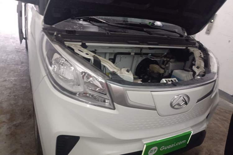 Used SAIC MAXUS EV30 2023 Pure-Electric Smart Logistics Expert with Long Wheelbase Guoxuan Engine Bay Right