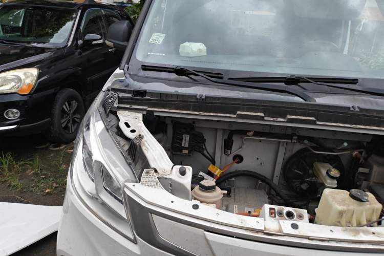 Used SAIC MAXUS EV30 2023 Pure-Electric Smart Logistics Expert with Long Wheelbase Guoxuan Engine Bay Right