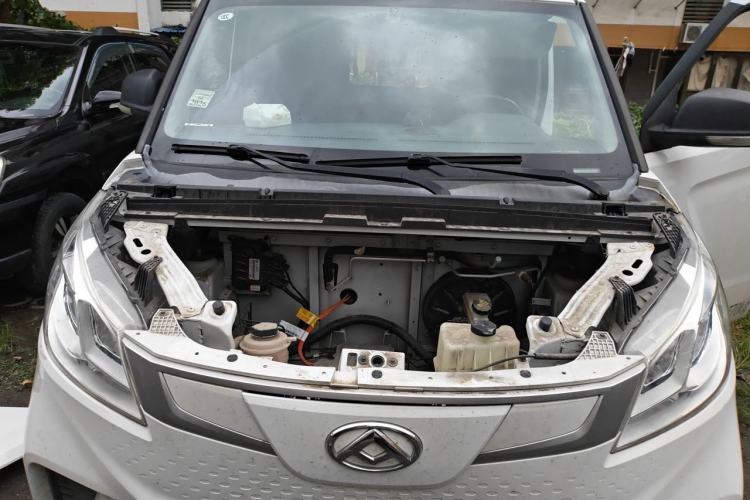 Used SAIC MAXUS EV30 2023 Pure-Electric Smart Logistics Expert with Long Wheelbase Guoxuan Engine Bay