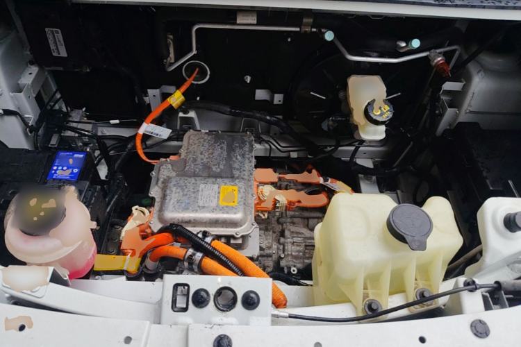 Used SAIC MAXUS EV30 2023 Pure-Electric Smart Logistics Expert with Long Wheelbase Guoxuan Engine Bay