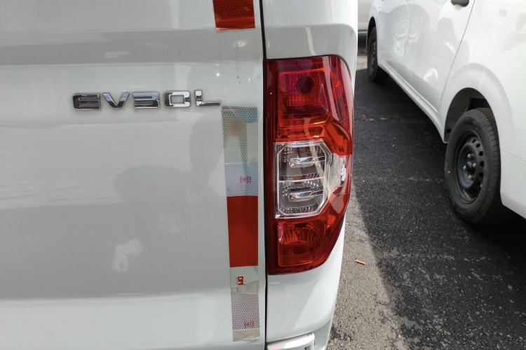 Used SAIC MAXUS EV30 2023 Pure-Electric Smart Logistics Expert with Long Wheelbase Guoxuan Exterior 3