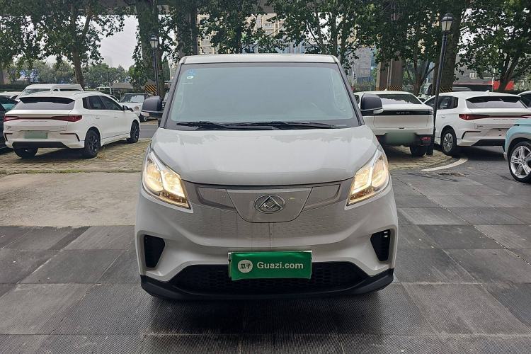 Used SAIC MAXUS EV30 2023 Pure-Electric Smart Logistics Expert with Long Wheelbase Guoxuan Front