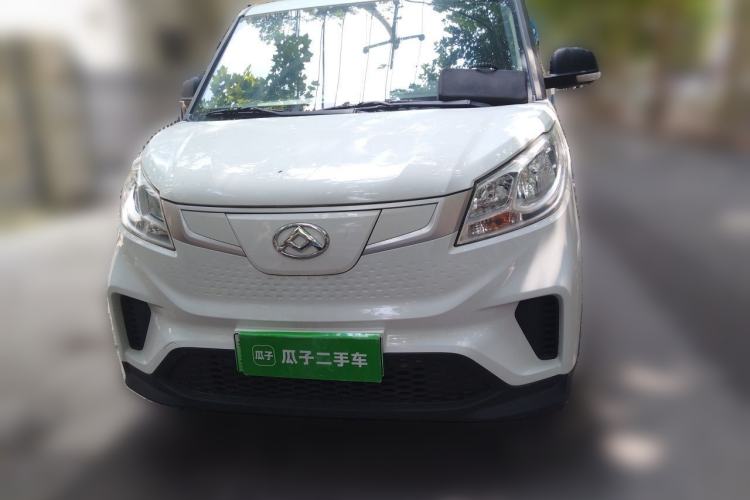 Used SAIC MAXUS EV30 2023 Pure-Electric Smart Logistics Expert with Long Wheelbase Guoxuan Front