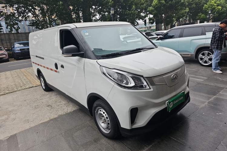 Used SAIC MAXUS EV30 2023 Pure-Electric Smart Logistics Expert with Long Wheelbase Guoxuan Front Right 45 Deg
