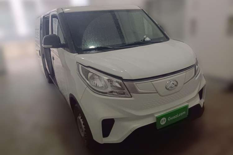 Used SAIC MAXUS EV30 2023 Pure-Electric Smart Logistics Expert with Long Wheelbase Guoxuan Front Right 45 Deg