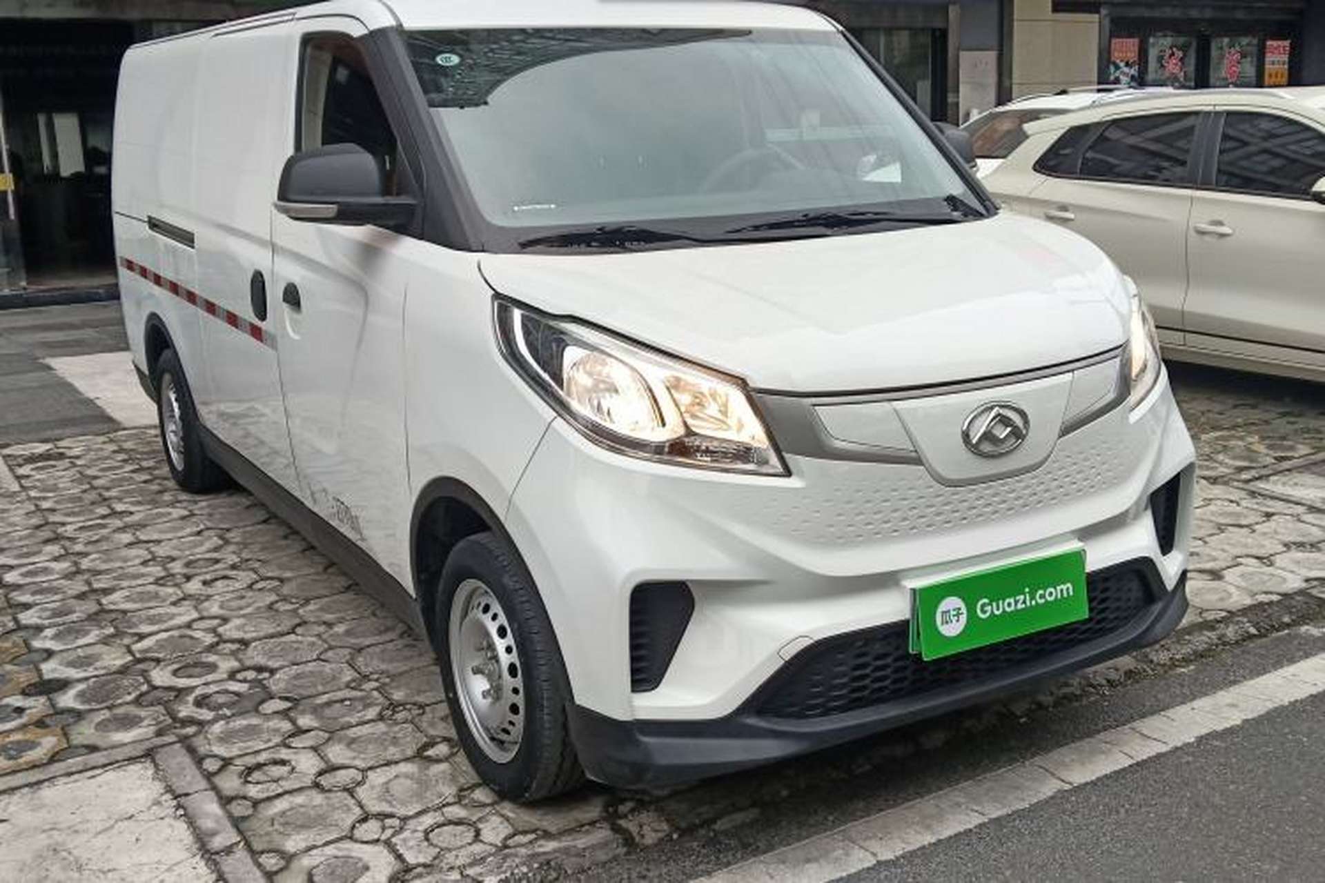 Used SAIC MAXUS EV30 2023 Pure-Electric Smart Logistics Expert with Long Wheelbase Guoxuan Front Right 45 Deg
