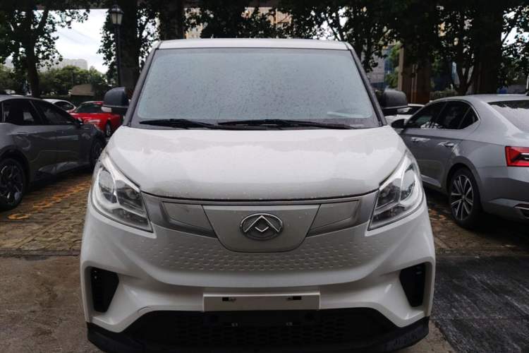 Used SAIC MAXUS EV30 2023 Pure-Electric Smart Logistics Expert with Long Wheelbase Guoxuan Front