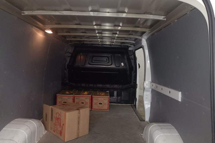 Used SAIC MAXUS EV30 2023 Pure-Electric Smart Logistics Expert with Long Wheelbase Guoxuan Headliner