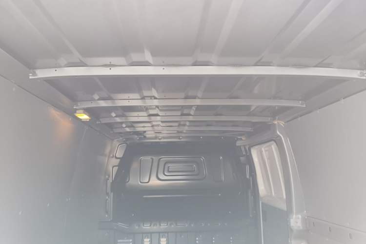 Used SAIC MAXUS EV30 2023 Pure-Electric Smart Logistics Expert with Long Wheelbase Guoxuan Headliner