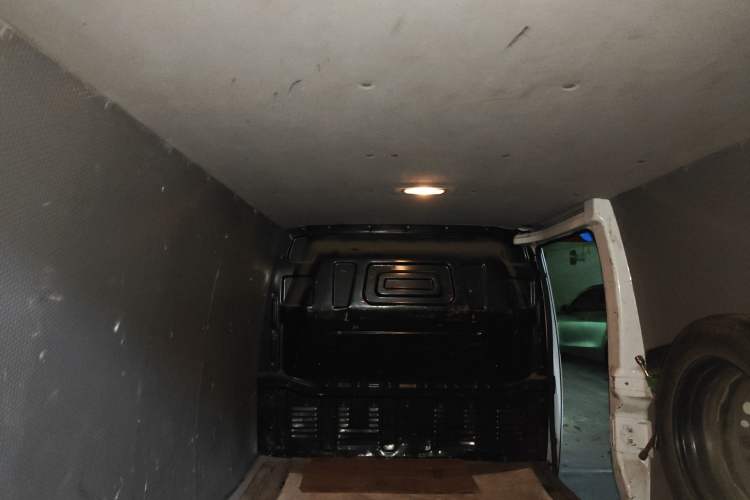 Used SAIC MAXUS EV30 2023 Pure-Electric Smart Logistics Expert with Long Wheelbase—Equipped with CATL Power Battery Headliner