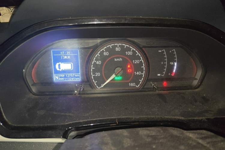 Used SAIC MAXUS EV30 2023 Pure-Electric Smart Logistics Expert with Long Wheelbase—Equipped with CATL Power Battery Instrument Cluster