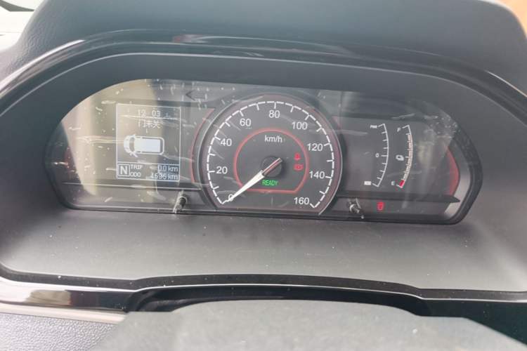 Used SAIC MAXUS EV30 2023 Pure-Electric Smart Logistics Expert with Long Wheelbase—Equipped with CATL Power Battery Instrument Cluster