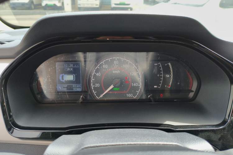 Used SAIC MAXUS EV30 2023 Pure-Electric Smart Logistics Expert with Long Wheelbase Guoxuan Instrument Cluster