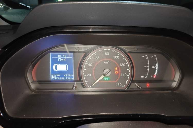 Used SAIC MAXUS EV30 2023 Pure-Electric Smart Logistics Expert with Long Wheelbase—Equipped with CATL Power Battery Instrument Cluster