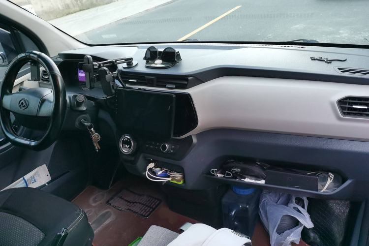 Used SAIC MAXUS EV30 2023 Pure-Electric Smart Logistics Expert with Long Wheelbase—Equipped with CATL Power Battery Interior 2
