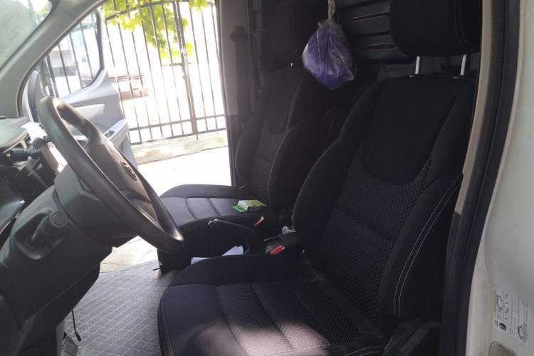 Used SAIC MAXUS EV30 2023 Pure-Electric Smart Logistics Expert with Long Wheelbase Guoxuan Left Front Seat