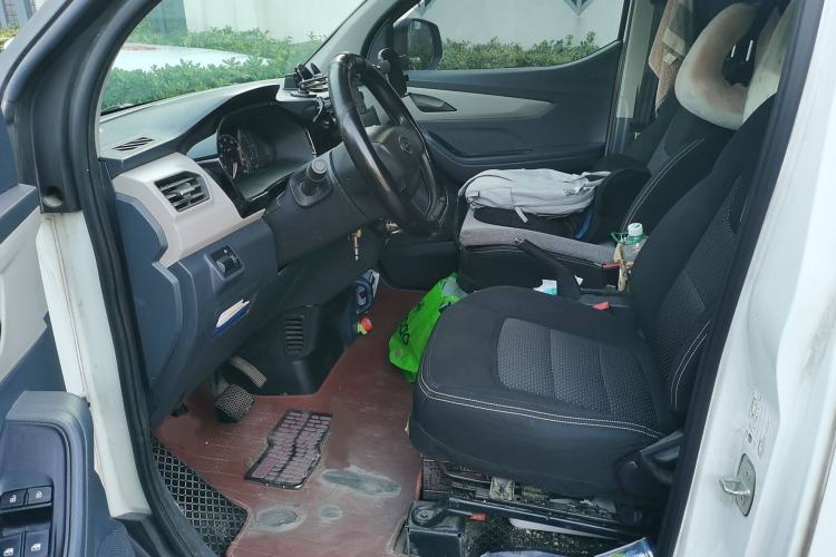 Used SAIC MAXUS EV30 2023 Pure-Electric Smart Logistics Expert with Long Wheelbase—Equipped with CATL Power Battery Left Front Seat