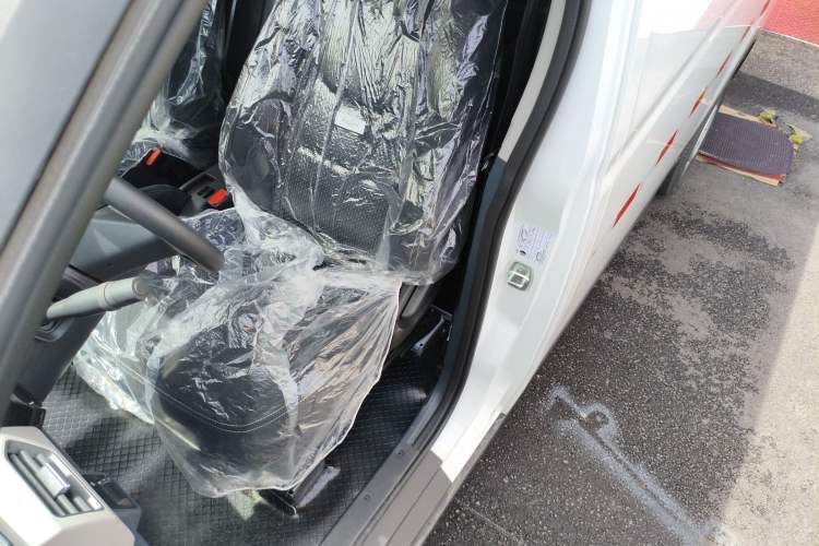 Used SAIC MAXUS EV30 2023 Pure-Electric Smart Logistics Expert with Long Wheelbase Guoxuan Left Front Seat