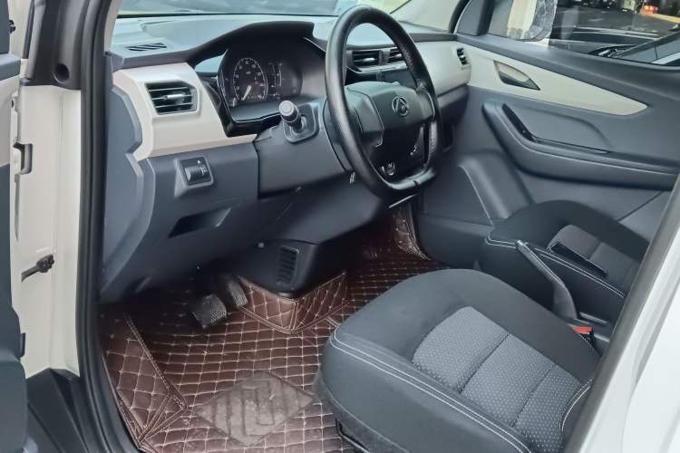 Used SAIC MAXUS EV30 2023 Pure-Electric Smart Logistics Expert with Long Wheelbase Guoxuan Left Front Seat