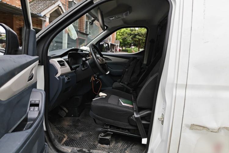 Used SAIC MAXUS EV30 2023 Pure-Electric Smart Logistics Expert with Long Wheelbase Guoxuan Left Front Seat