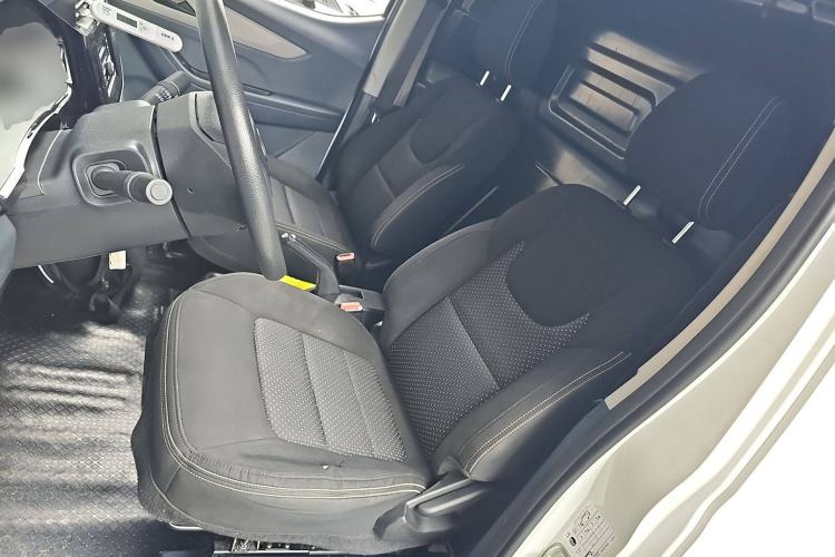 Used SAIC MAXUS EV30 2023 Pure-Electric Smart Logistics Expert with Long Wheelbase Guoxuan Left Rear Seat