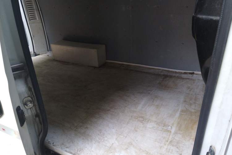 Used SAIC MAXUS EV30 2023 Pure-Electric Smart Logistics Expert with Long Wheelbase Guoxuan Left Rear Seat