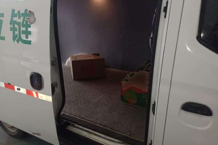 Used SAIC MAXUS EV30 2023 Pure-Electric Smart Logistics Expert with Long Wheelbase Guoxuan Left Rear Seat