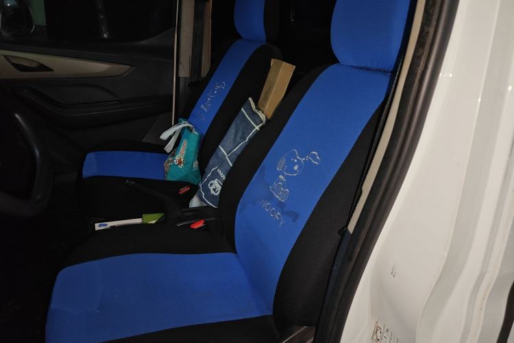Used SAIC MAXUS EV30 2023 Pure-Electric Smart Logistics Expert with Long Wheelbase—Equipped with CATL Power Battery Left Rear Seat