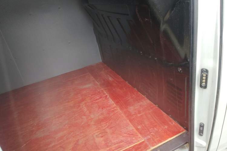 Used SAIC MAXUS EV30 2023 Pure-Electric Smart Logistics Expert with Long Wheelbase Guoxuan Left Rear Seat