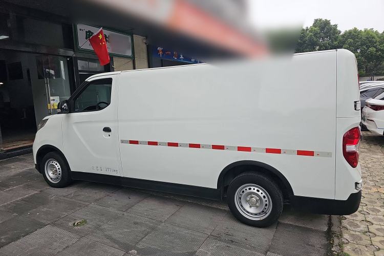 Used SAIC MAXUS EV30 2023 Pure-Electric Smart Logistics Expert with Long Wheelbase Guoxuan Left Side