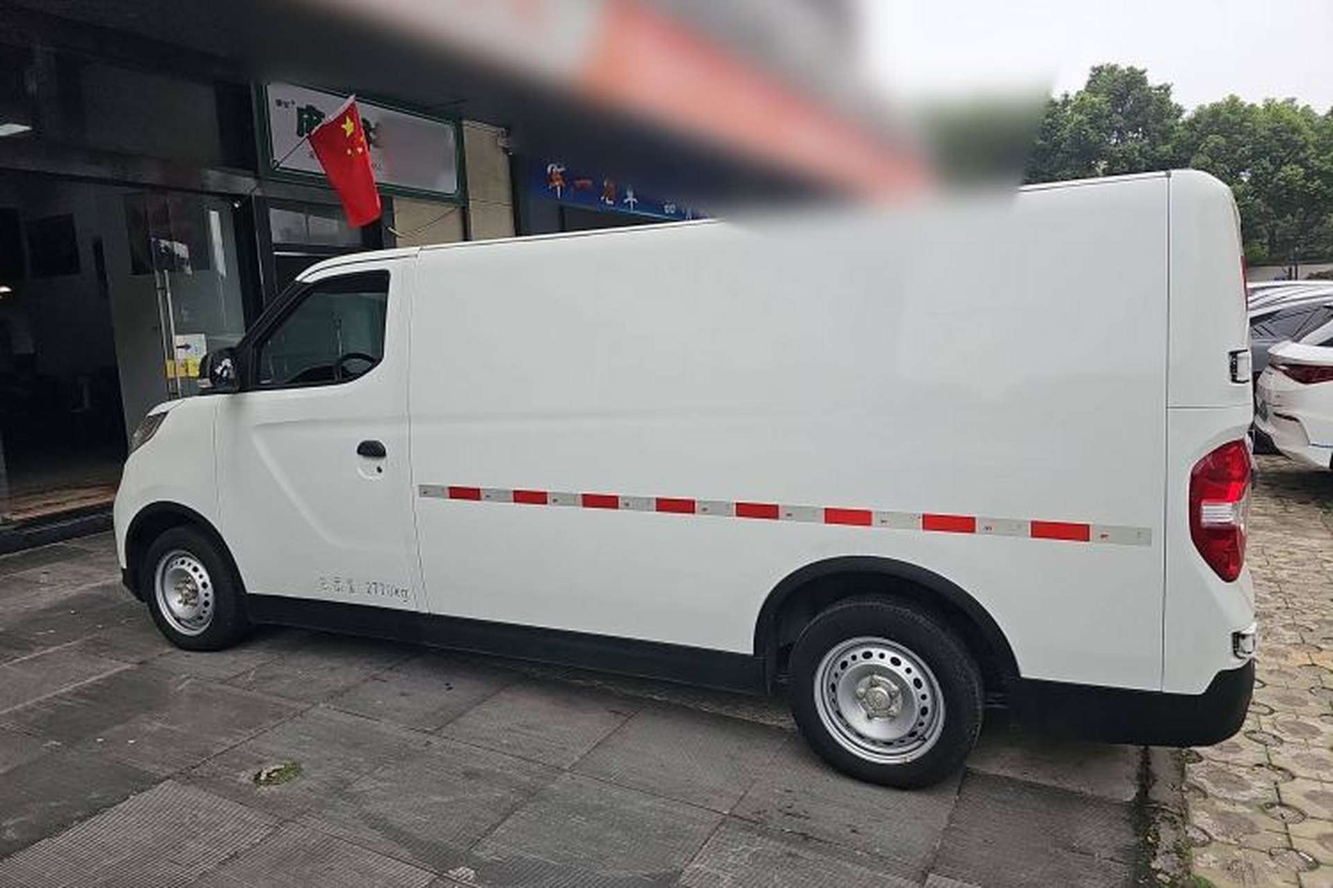 Used SAIC MAXUS EV30 2023 Pure-Electric Smart Logistics Expert with Long Wheelbase Guoxuan Left Side