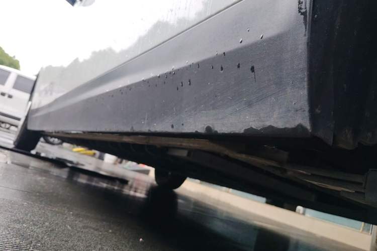 Used SAIC MAXUS EV30 2023 Pure-Electric Smart Logistics Expert with Long Wheelbase Guoxuan Left Side Sill