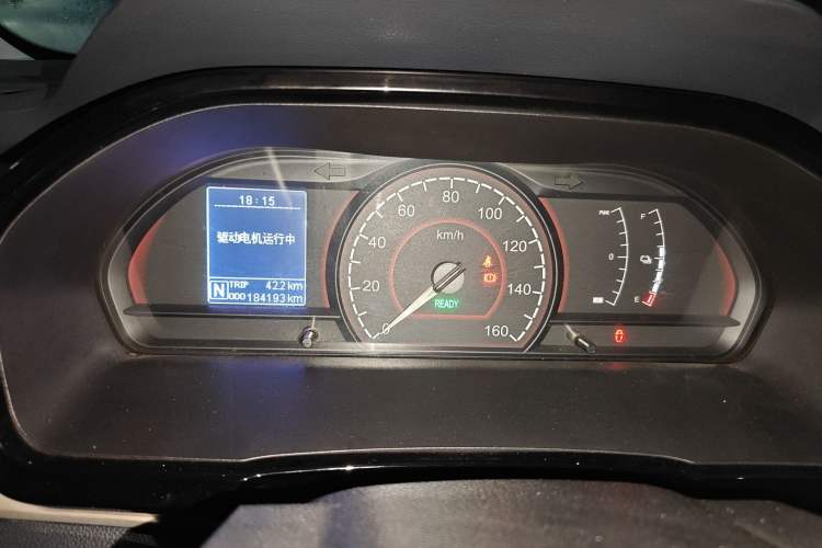 Used SAIC MAXUS EV30 2023 Pure-Electric Smart Logistics Expert with Long Wheelbase—Equipped with CATL Power Battery Odometer Close Up