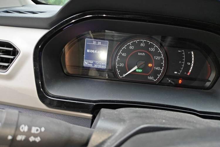 Used SAIC MAXUS EV30 2023 Pure-Electric Smart Logistics Expert with Long Wheelbase Guoxuan Odometer Close Up