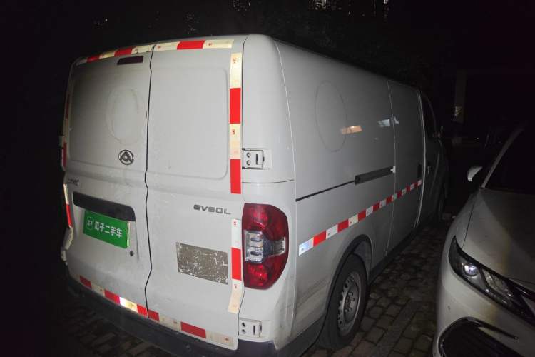Used SAIC MAXUS EV30 2023 Pure-Electric Smart Logistics Expert with Long Wheelbase—Equipped with CATL Power Battery Rear Right 45 Deg