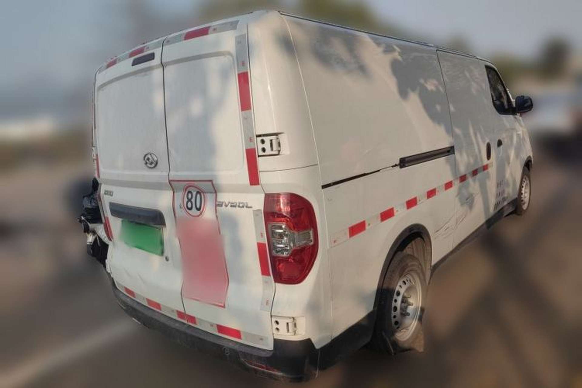 Used SAIC MAXUS EV30 2023 Pure-Electric Smart Logistics Expert with Long Wheelbase—Equipped with CATL Power Battery Rear Right 45 Deg