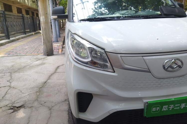 Used SAIC MAXUS EV30 2023 Pure-Electric Smart Logistics Expert with Long Wheelbase Guoxuan Right Front Headlight