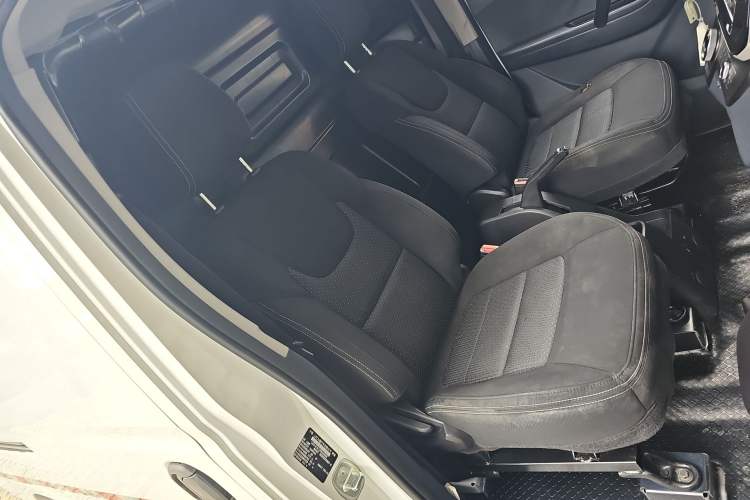Used SAIC MAXUS EV30 2023 Pure-Electric Smart Logistics Expert with Long Wheelbase Guoxuan Right Front Seat