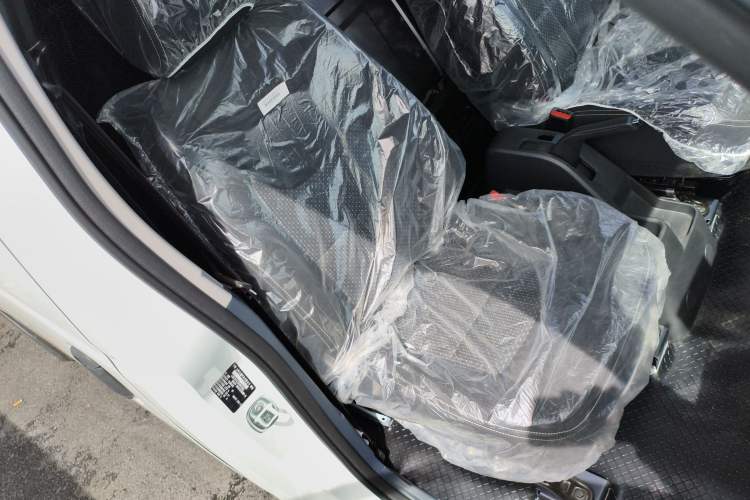 Used SAIC MAXUS EV30 2023 Pure-Electric Smart Logistics Expert with Long Wheelbase Guoxuan Right Front Seat