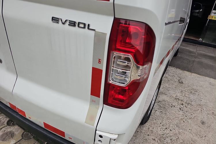 Used SAIC MAXUS EV30 2023 Pure-Electric Smart Logistics Expert with Long Wheelbase Guoxuan Right Rear Taillight