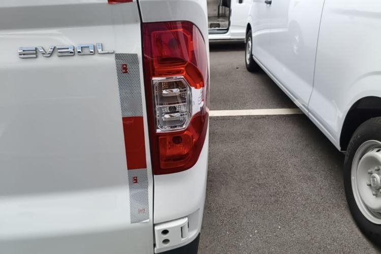 Used SAIC MAXUS EV30 2023 Pure-Electric Smart Logistics Expert with Long Wheelbase Guoxuan Right Rear Taillight