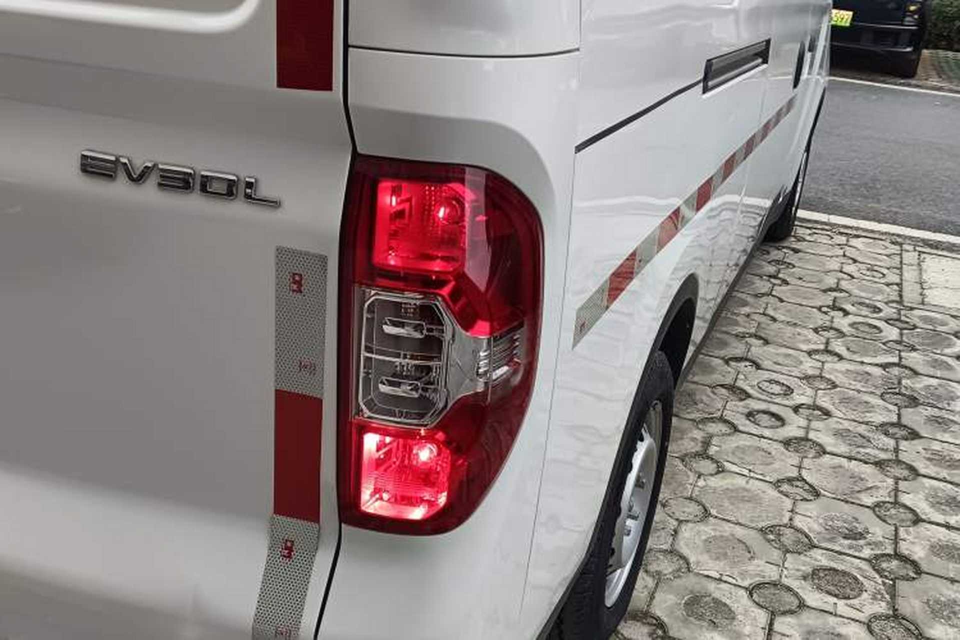 Used SAIC MAXUS EV30 2023 Pure-Electric Smart Logistics Expert with Long Wheelbase Guoxuan Right Rear Taillight