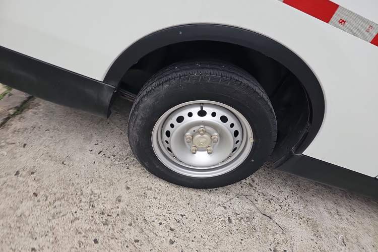 Used SAIC MAXUS EV30 2023 Pure-Electric Smart Logistics Expert with Long Wheelbase Guoxuan Right Rear Wheel Hub
