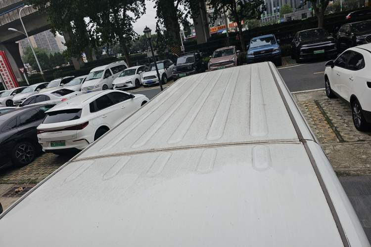 Used SAIC MAXUS EV30 2023 Pure-Electric Smart Logistics Expert with Long Wheelbase Guoxuan Roof