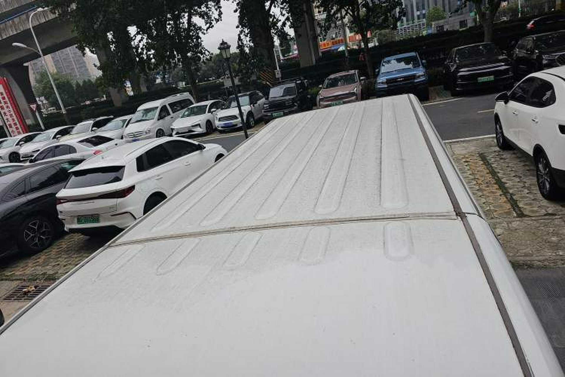 Used SAIC MAXUS EV30 2023 Pure-Electric Smart Logistics Expert with Long Wheelbase Guoxuan Roof