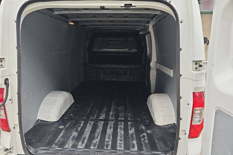 Used SAIC MAXUS EV30 2023 Pure-Electric Smart Logistics Expert with Long Wheelbase Guoxuan Trunk