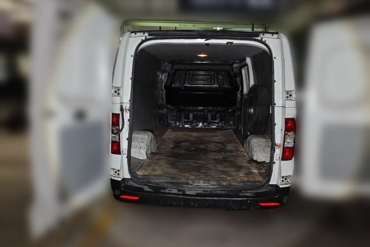 Used SAIC MAXUS EV30 2023 Pure-Electric Smart Logistics Expert with Long Wheelbase—Equipped with CATL Power Battery Trunk